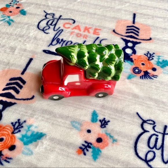 1 LEFT! Xmas Red Truck & Tree Salt & Pepper Shaker - Picture 6 of 11